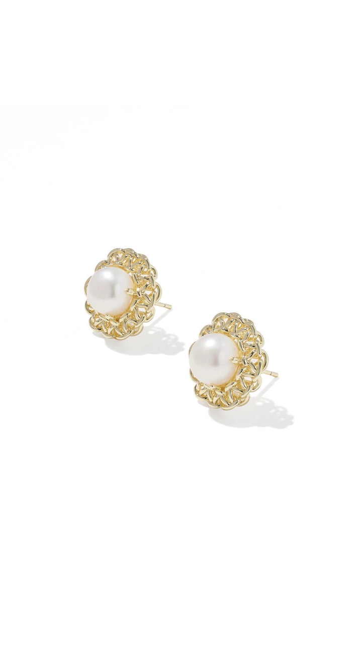 Kendra Scott: Gabriella Pearl Stud Earrings in Gold Freshwater Cultured Pearl - The Vogue Boutique