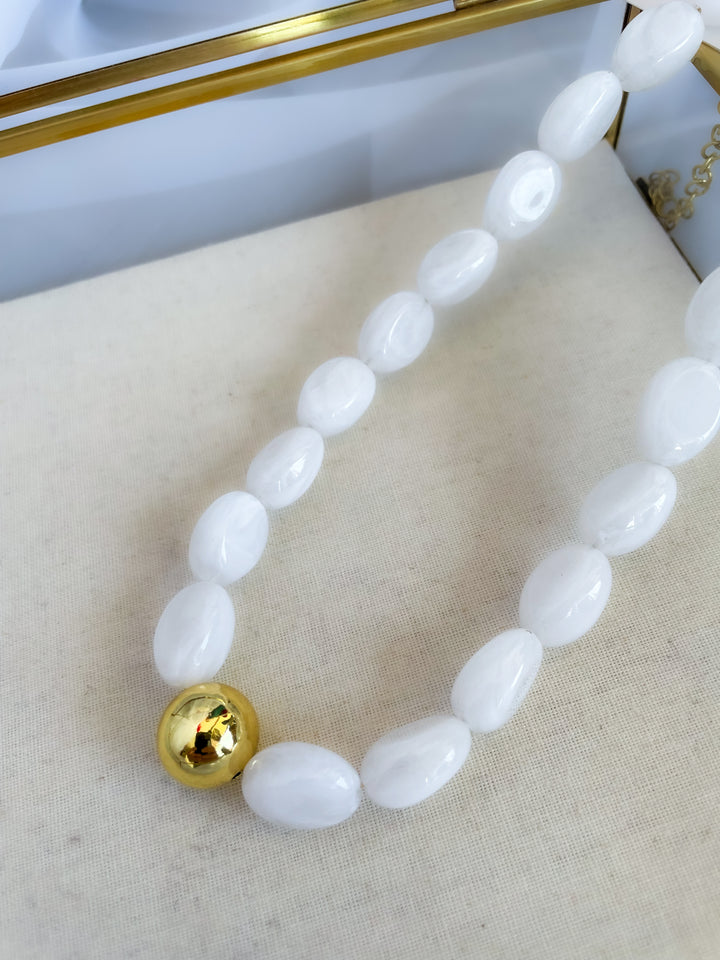 Farrah b: CENTER OF ATTENTION Statement Necklace White (NBD10)