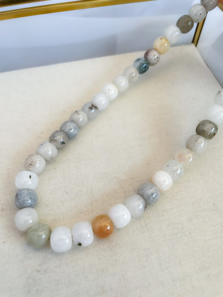 Farrah b: FRONT ROW Beaded Jasper and Pearl Necklace in White (NBD8)