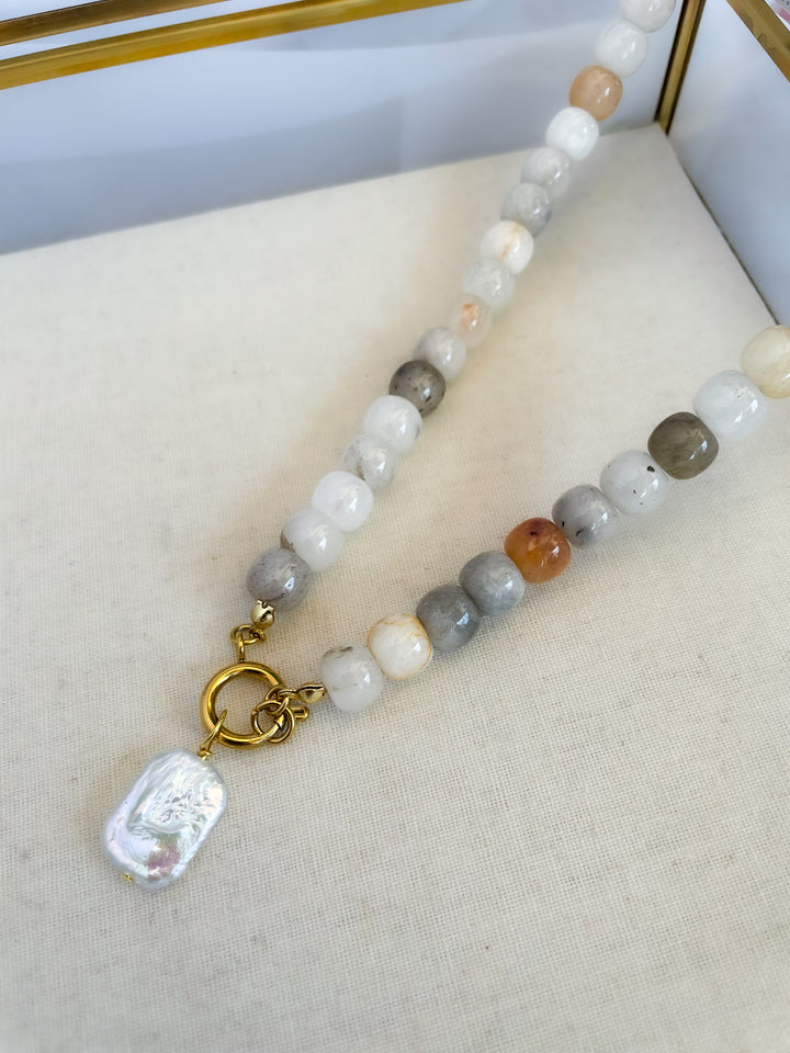 Farrah b: FRONT ROW Beaded Jasper and Pearl Necklace in White (NBD8)