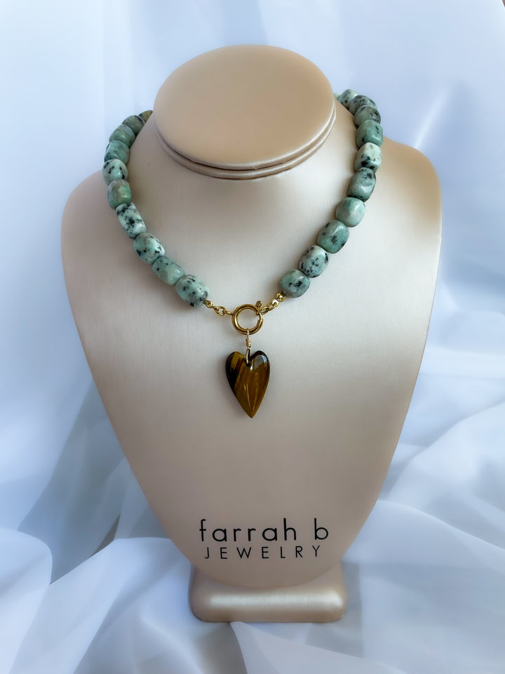 Farrah b: REBEL HEART Beaded Necklace in Spotted w/ Brown Heart  (NBD5c)