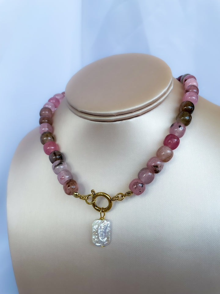 Farrah b: FRONT ROW Beaded Jasper and Pearl Necklace Pink (NBD8)