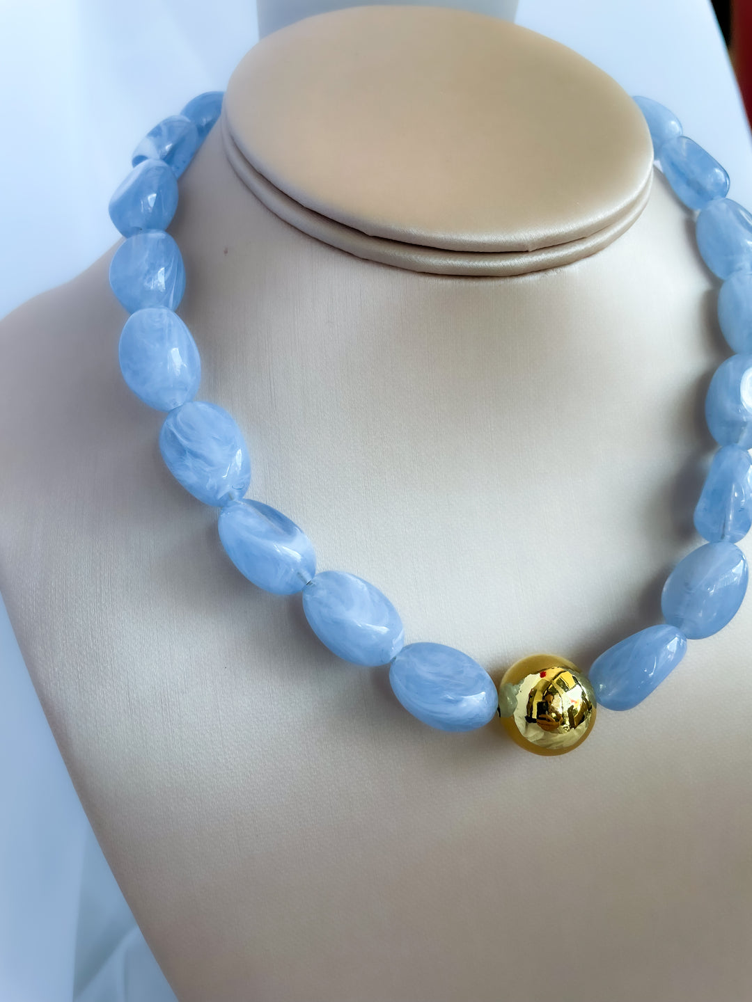 Farrah b: CENTER OF ATTENTION Statement Necklace Light Blue (NBD10)
