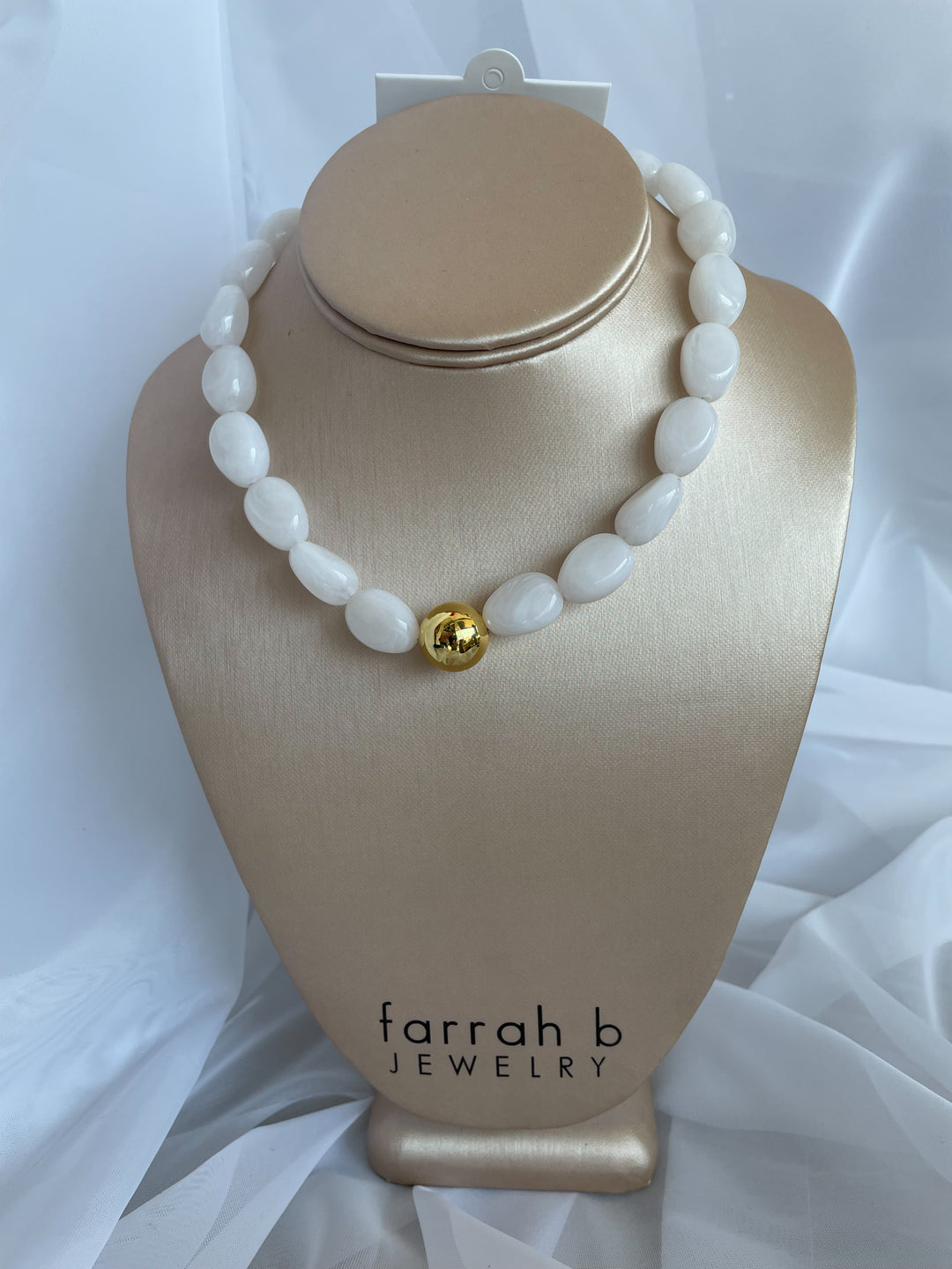 Farrah b: CENTER OF ATTENTION Statement Necklace White (NBD10)