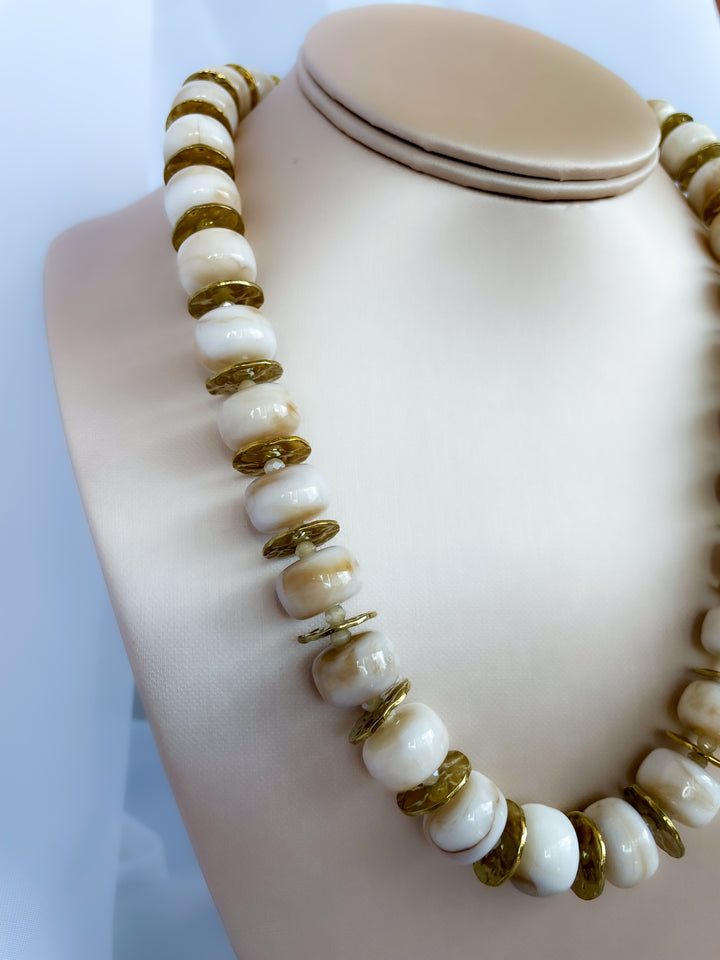 Farrah b: PALM ROYALE Beaded Necklace in White (NBD4)