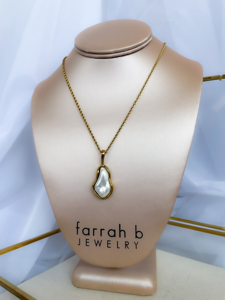 Farrah b: OCEANS APART Necklace in GOLD (N11)