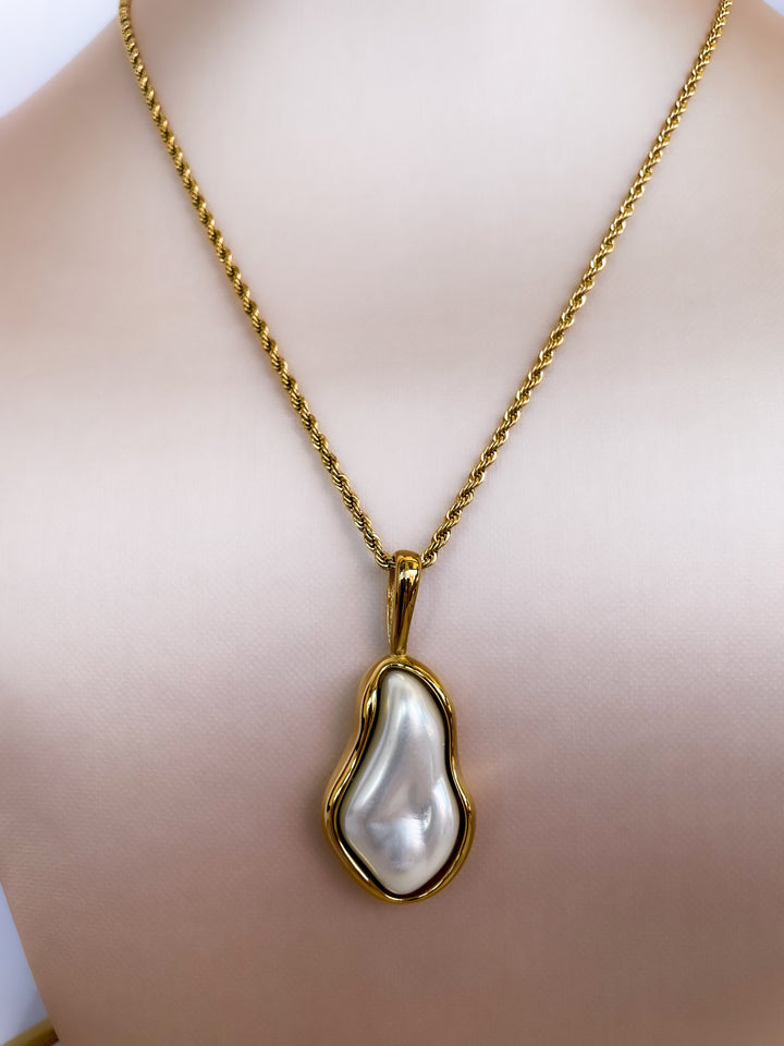 Farrah b: OCEANS APART Necklace in GOLD (N11)