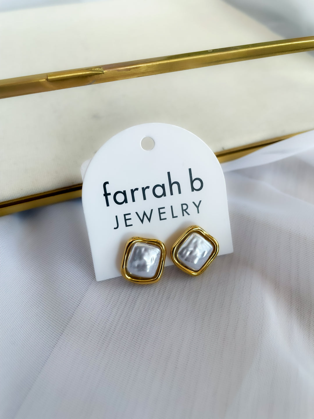 Farrah b: OCEANS APART Studs GOLD (ST-SQPL)