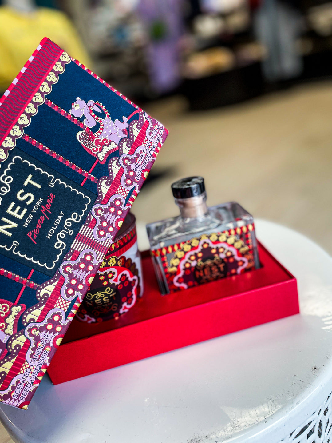 Nest: Decorative Classic Candle & Diffuser Set in Holiday