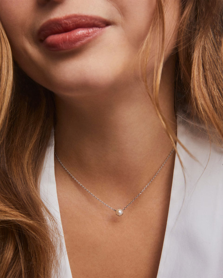 Kendra Scott: Ashton Necklace in Silver White Pearl