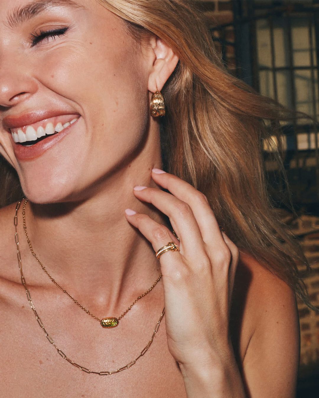 Kendra Scott:TIger Striped Elisa Short Pendant Necklace in VIntage Gold Chartreuse Green mother of Pearl (9608805494)