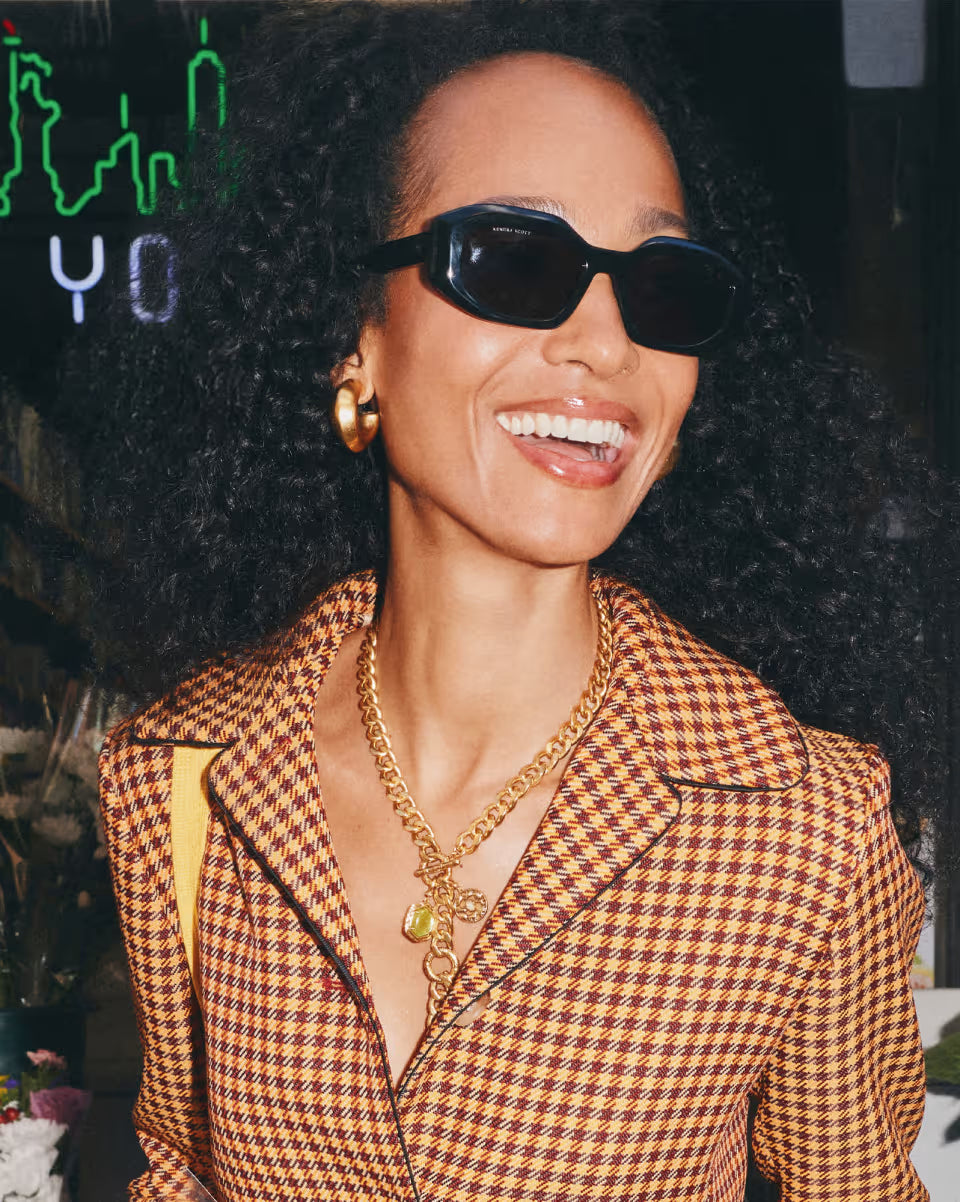 Kendra Scott: Embry Hoop Earrings in Vintage Gold