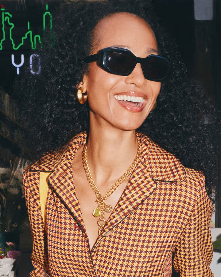 Kendra Scott: Embry Hoop Earrings in Vintage Gold
