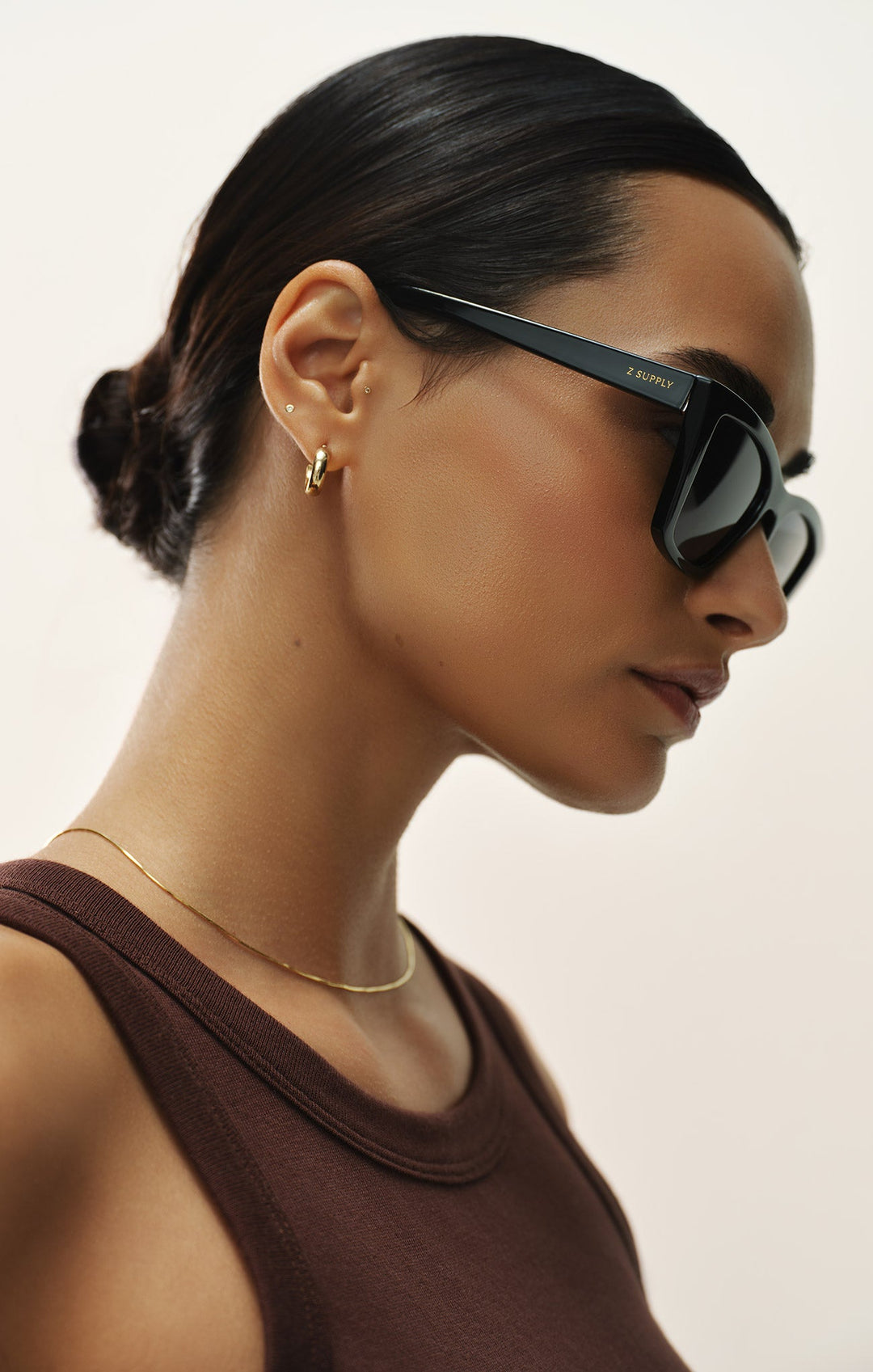 Woman wearing Z Supply Villa Carmel black gradient polarized sunglasses in profile view
