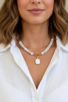 Farrah b: FRONT ROW Beaded Jasper and Pearl Necklace in White (NBD8)