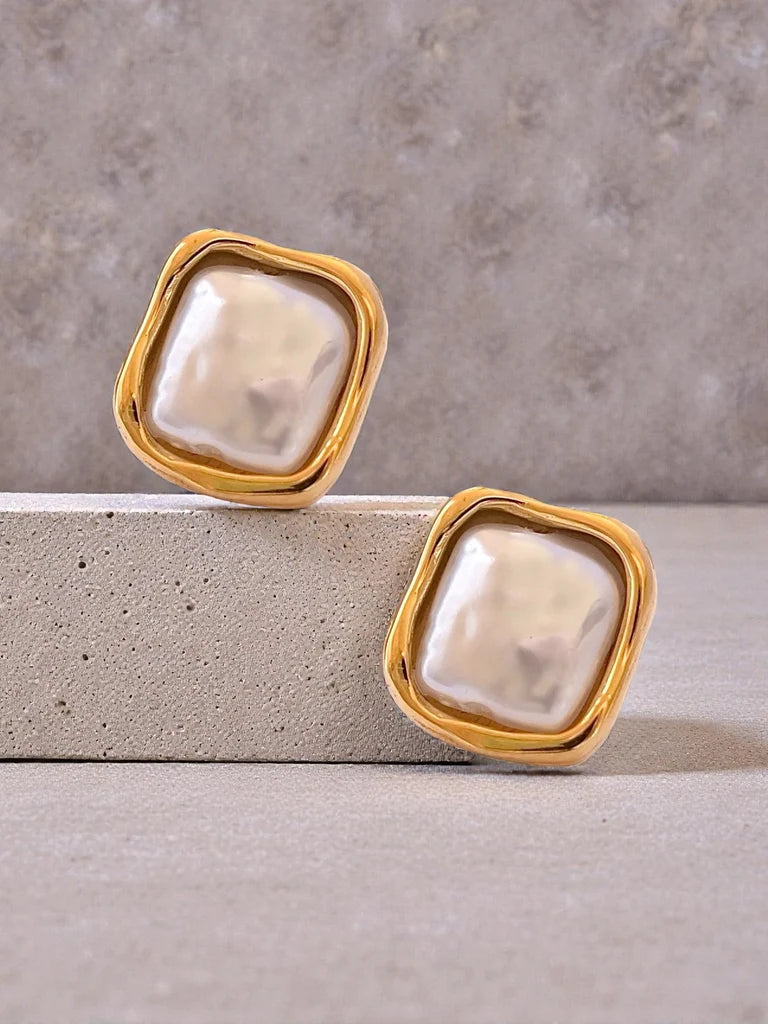 Farrah b: OCEANS APART Studs GOLD (ST-SQPL)